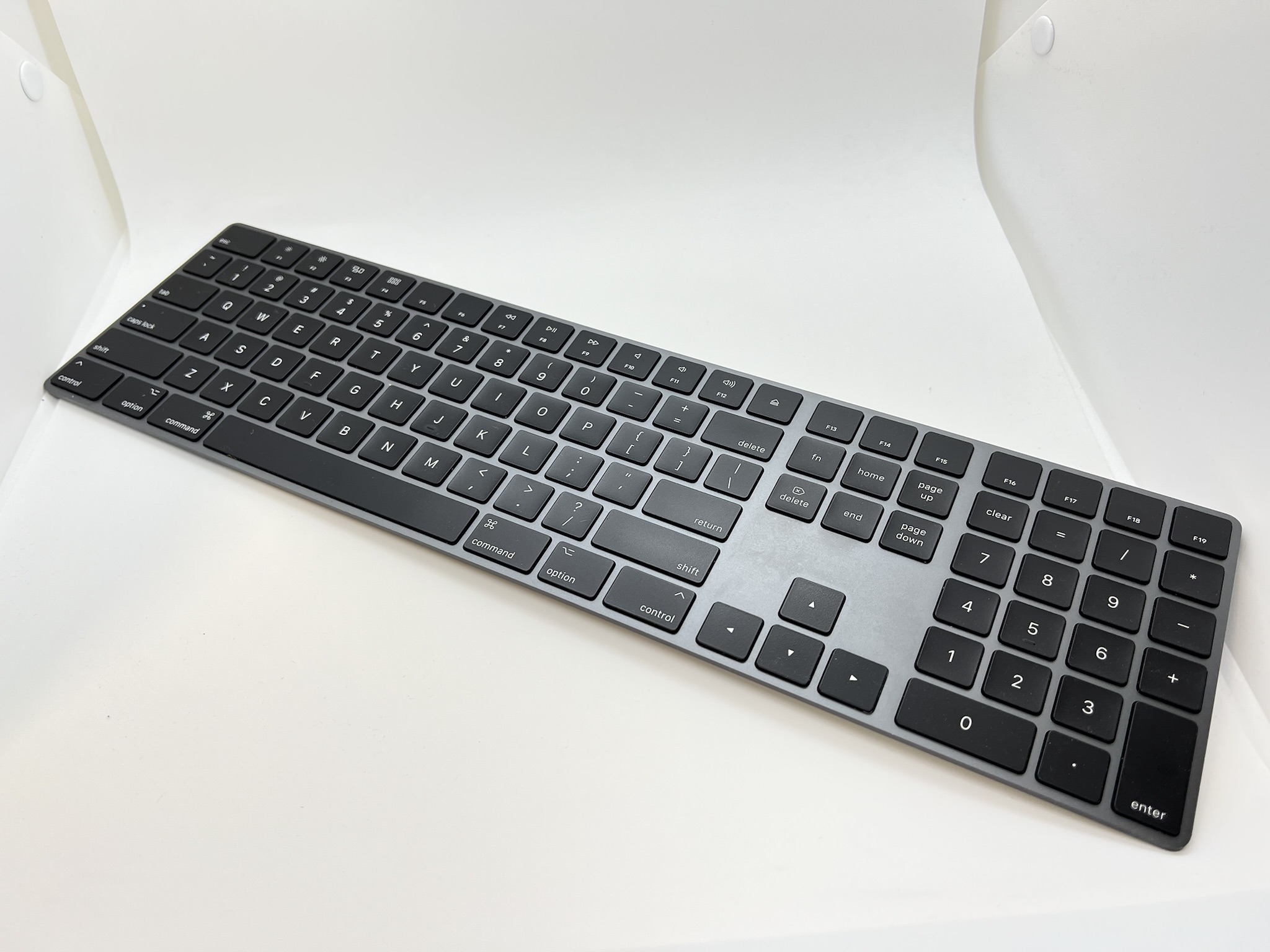 Apple Magic Keyboard (Space Gary), Borrow in rentolf