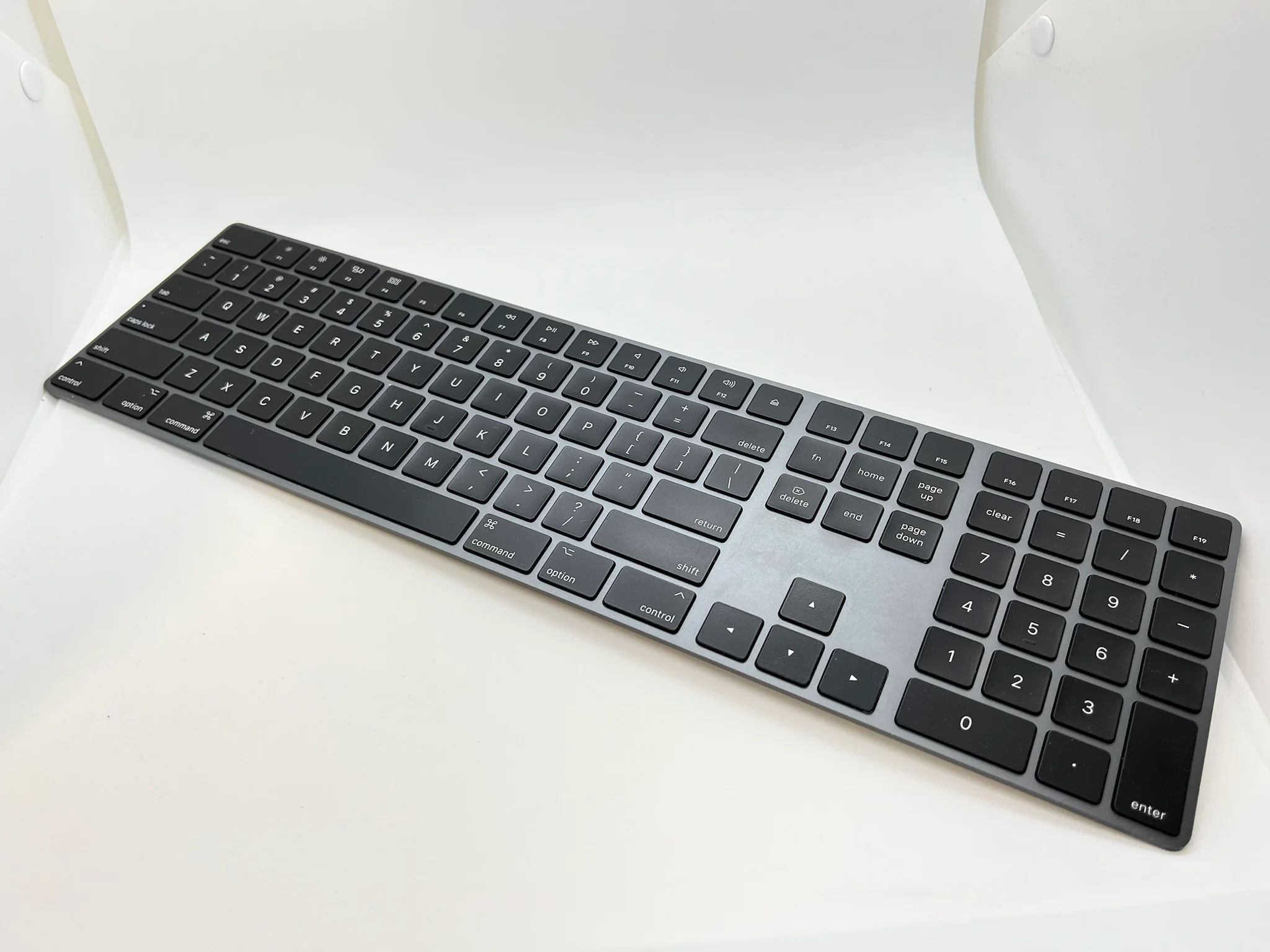 Apple Magic Keyboard (Space Gary)